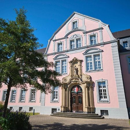 Historisches Deluxe Apartment Im Marianum ノイス エクステリア 写真